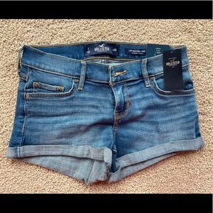 Hollister Low-Rise Short-Short Women’s Shorts
